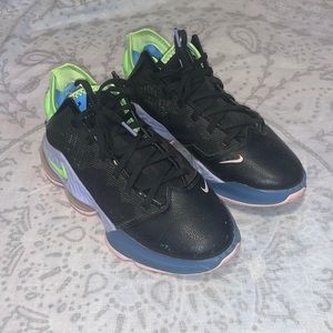 NIKE Lebron 19 Low Ghost Green Black Basketball Sneakers Sz 7.5